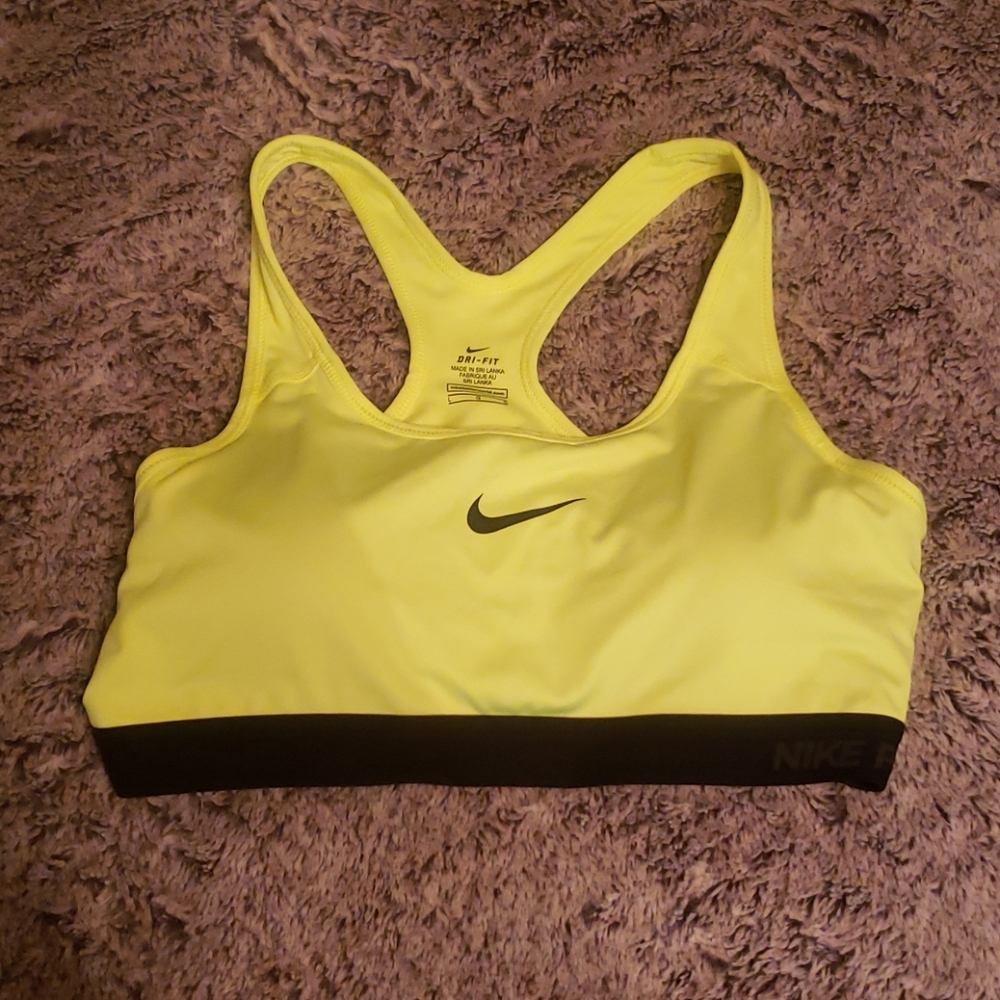 NWOT Nike dri fit sports bra